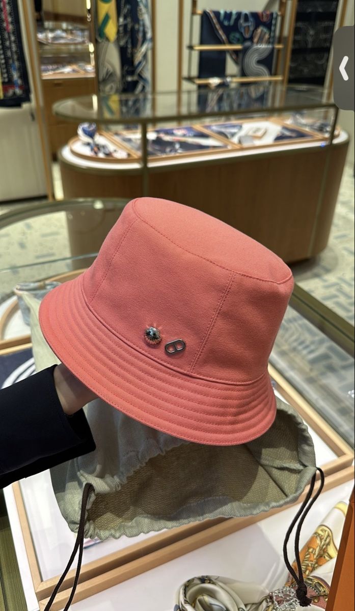 Hermès Copricapi, berretti & cappellini: Hermes bob calvi seashell – Nuovo (secondo la descrizione) da Paradiso venduto da Under_sun