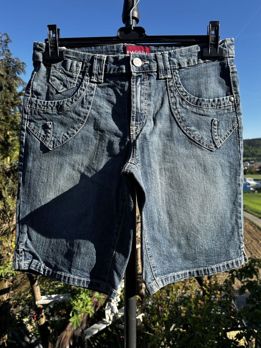 Jeans: Jeanshosen kurz  – Gebraucht aus Walterswil SO von Sunshineyupi