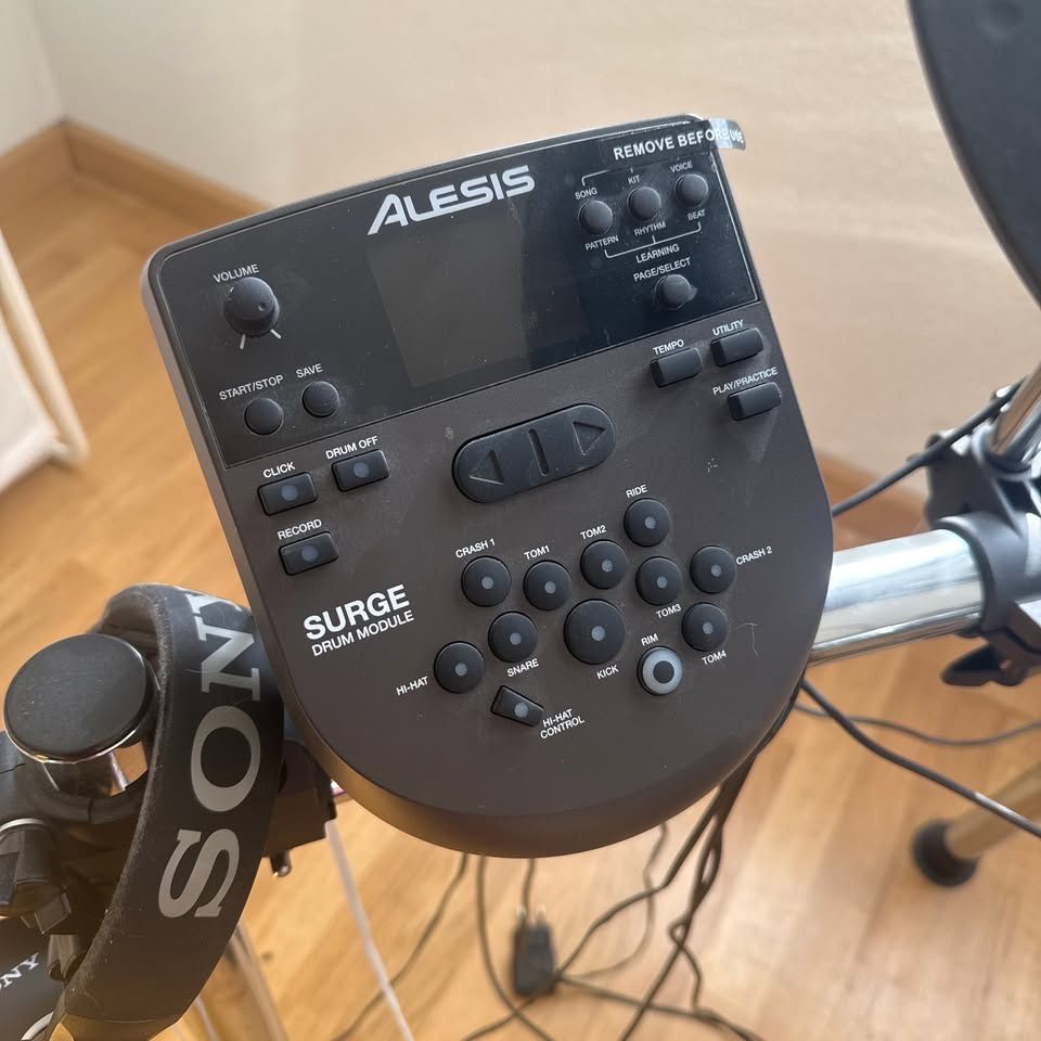Alesis Strumenti musicali: Alesis Surge Mesh Kit - E-Drumset - Ideal für Einsteiger! – Nuovo (secondo la descrizione) da Basel venduto da rad_9cmv 1