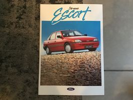 Ford Escort Verkaufsprospekt mit 32 Seiten August 1990