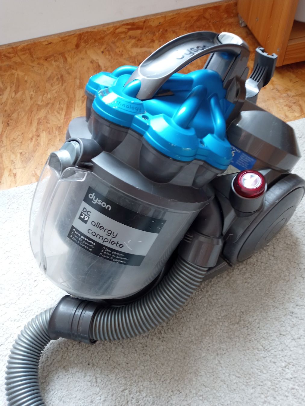 Dyson Aspirapolveri & Accessori: Staubsauer Dyson DC29 mit Zubehör – Usato da Prez-vers-Siviriez venduto da Monija70 5