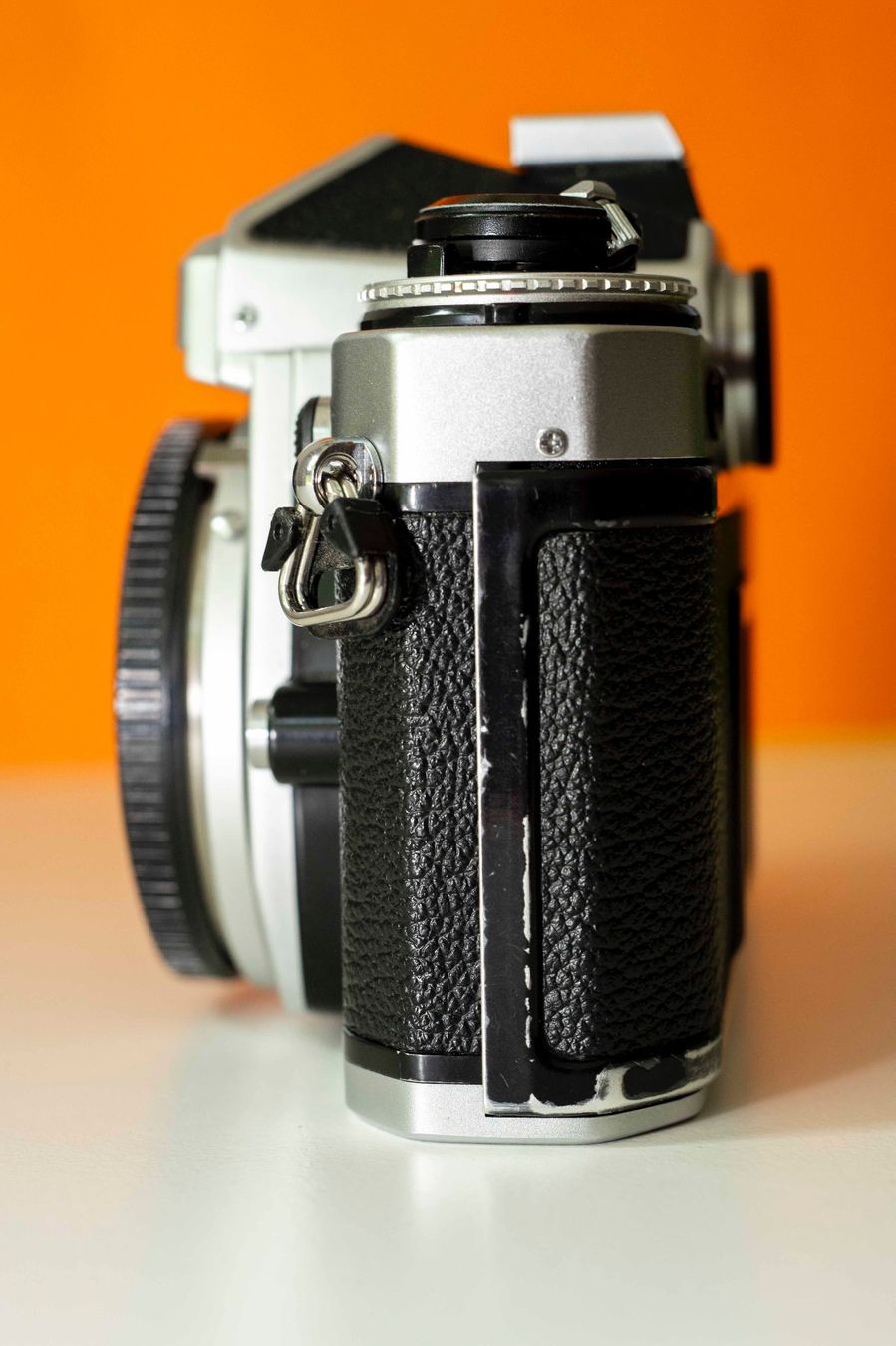Nikon Fotocamera: Nikon FE - revidiert – Usato da Schwerzenbach venduto da floridan 4
