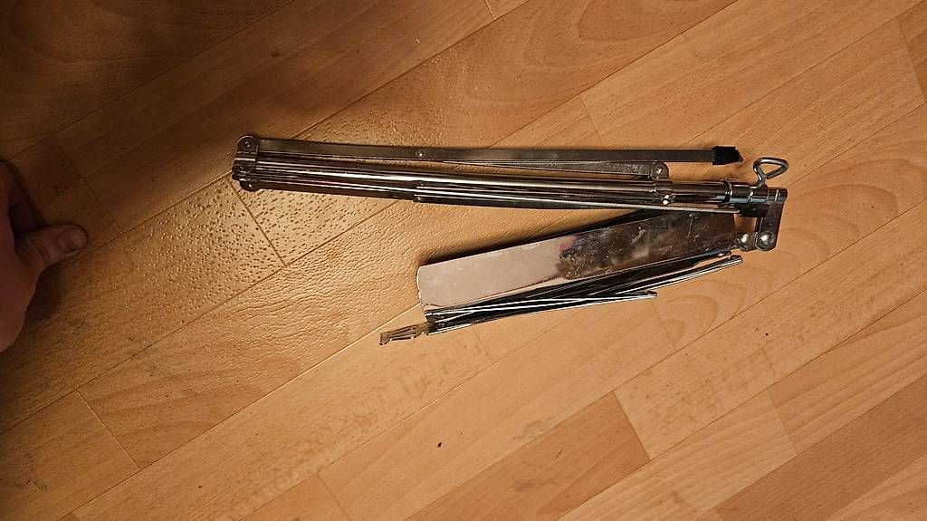 Supporti per strumenti musicali & leggii: Zusammenklappbar Notenständer – Usato da Basel venduto da spo_9r87