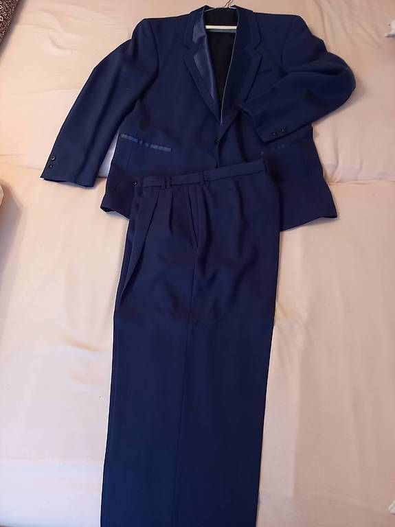 Costumes: Complet homme comme neuf – D'occasion à La Chaux-de-Fonds par don_gs8z