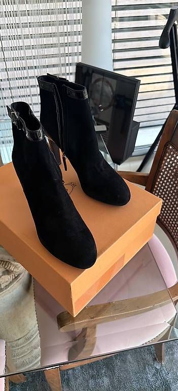 Scarpe da donna: Tod's  Stivaletti  – Nuovo e nell'imballaggio originale da Paradiso venduto da ann_wn8j
