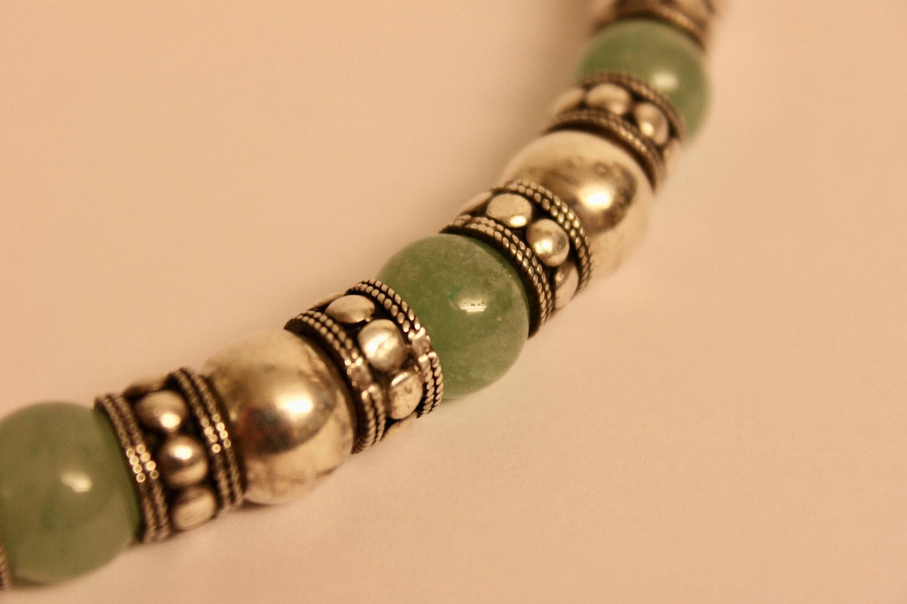 Armbänder & -reifen: SCHÖNE ARMKETTE MIT STEINPERLEN & SILBER. 20.JAHRHUNDERT. – Gebraucht aus Grandcour von Flowerstyle 4