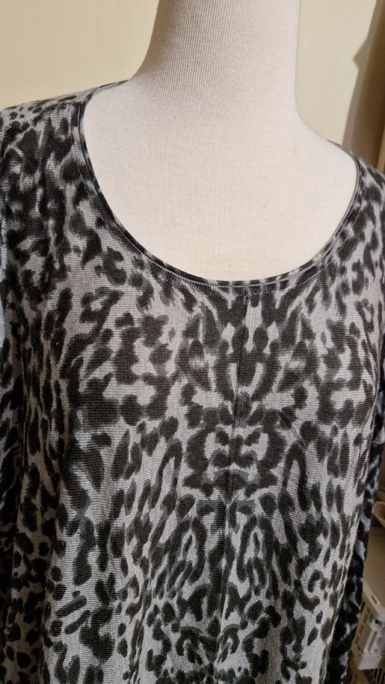 H&M Pullover & Sweatshirts: Grauer H&M Pullover mit Leomuster, Grösse L – Gebraucht aus Oberengstringen von Sheera7 1