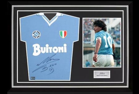 Orginal Trikot Maradona. Handsigniert.