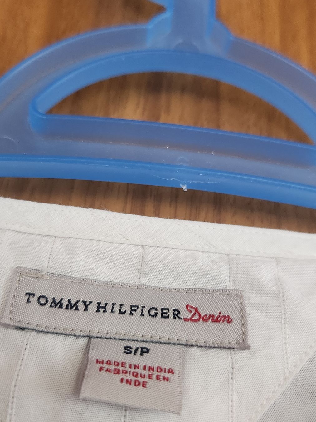 Tommy Hilfiger Chemisiers: Chemise Tommy Hilfiger blanche S/P brodée  – D'occasion à Niedergösgen par Eva2410 3