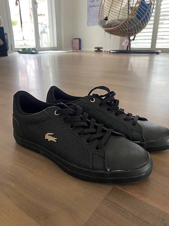 Scarpe da donna: Lacoste-Sneaker, neuwertig, Gr 40 – Usato da Bachs venduto da diesunddas13 2