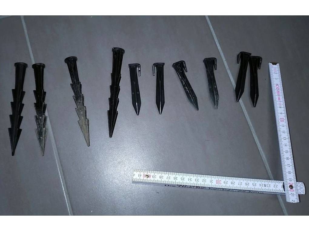 Cavi: Sardines pour fil périphérique de tondeuse robot – Usato da Froideville venduto da Sergio80 1