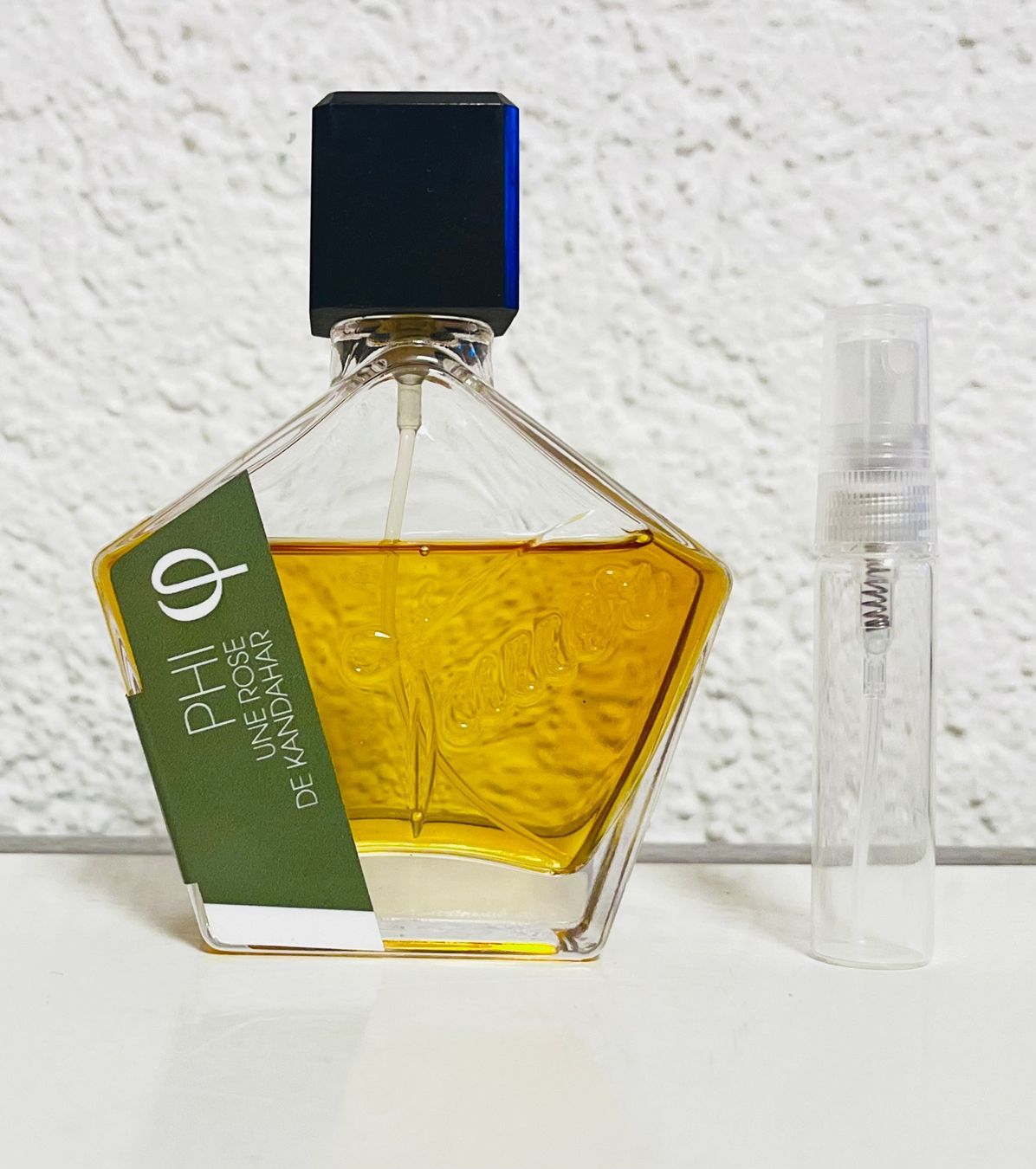 Profumi & Eau de Toilette: TAUER Phi Une Rose de Kandahar 2 ml Abfüllung – Nuovo (secondo la descrizione) da St. Gallen venduto da lfs_nxl8