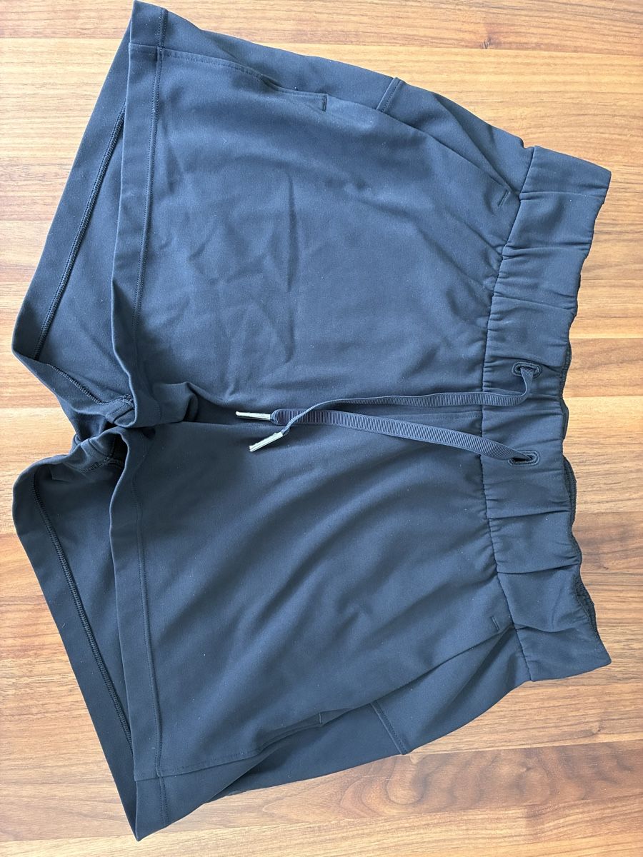 Lululemon Hosen: Lululemon casual shorts – Gebraucht aus Rothenburg von lau_hh8t