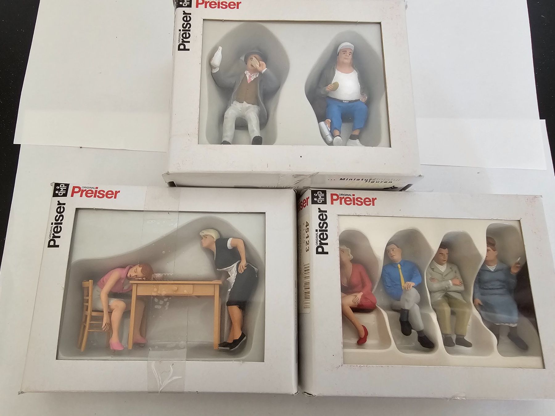 Preiser Modelleisenbahnen: 8  Preiser Miniatur Figuren – Neu und originalverpackt aus Hunzenschwil von swissladyshop