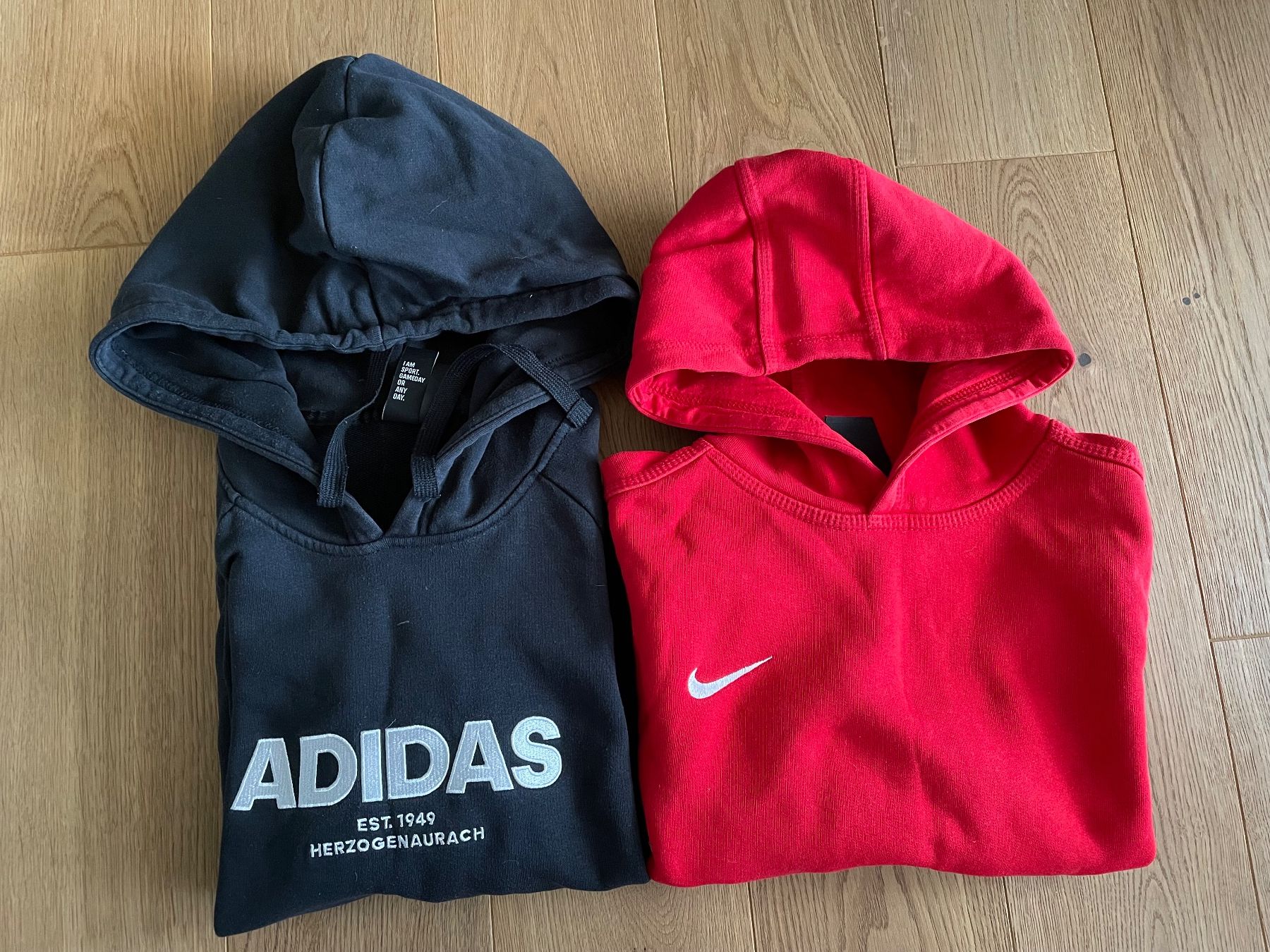 Nike Lotti di vestiti: Kapuzenpullover Adidas und Nike Set – Usato da Felben-Wellhausen venduto da begean