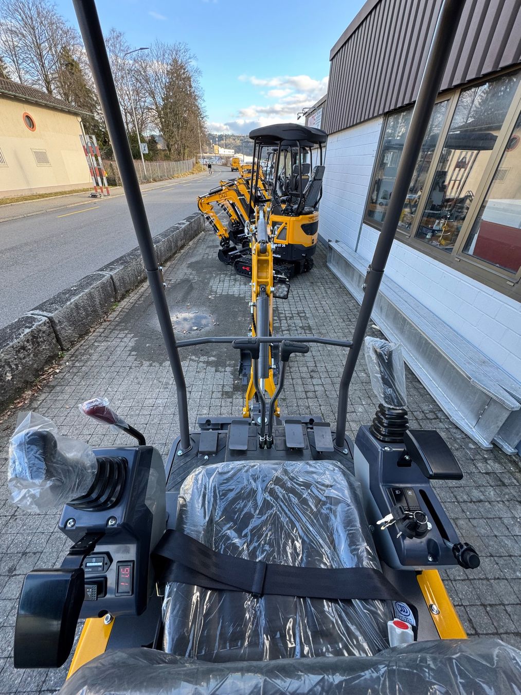 Excavateurs: Bagger 1.2T GANZ NEU – Neuf avec emballage d'origine à Biel/Bienne par inf_p8rh 6