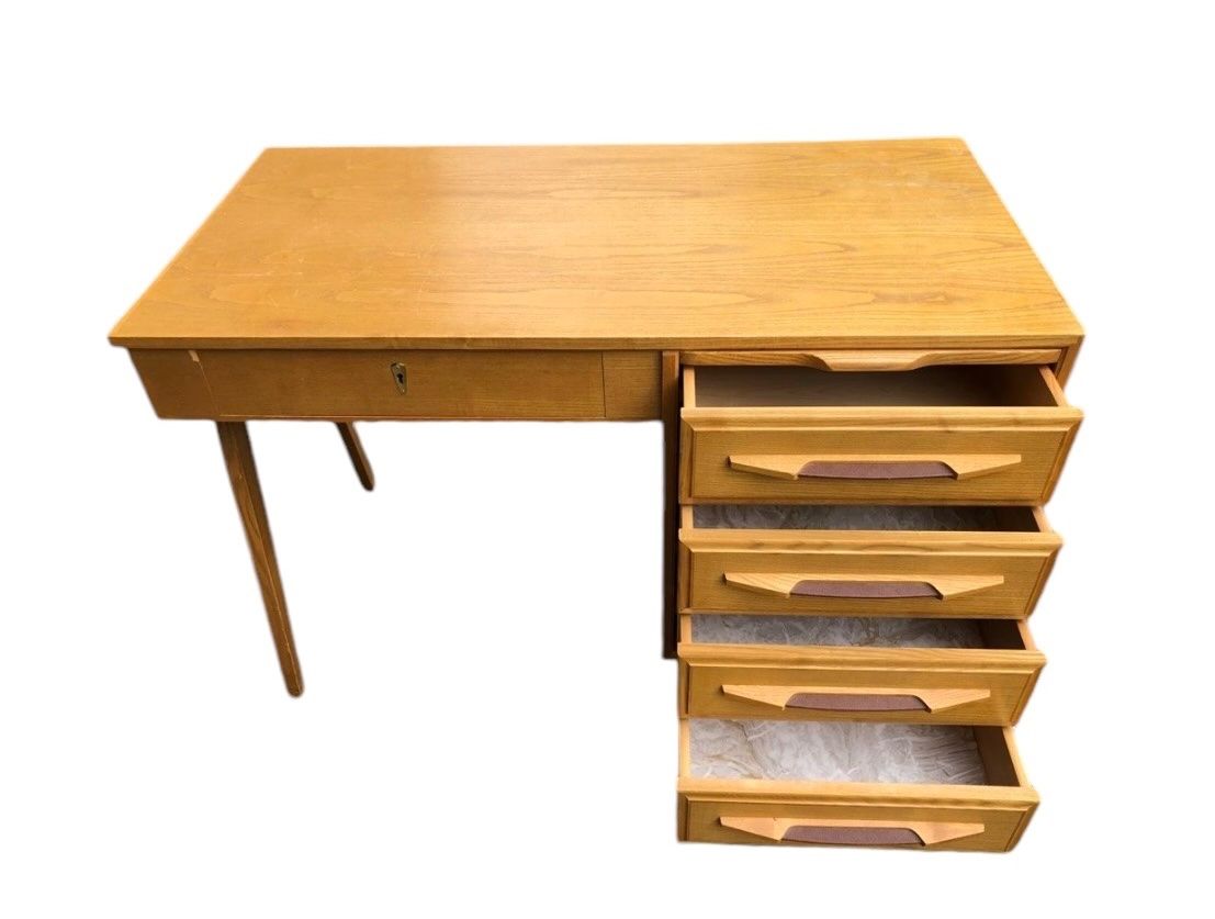Scrivanie: Bureau vintage années 60-70 – Usato da Dotzigen venduto da SecondHandGems 1