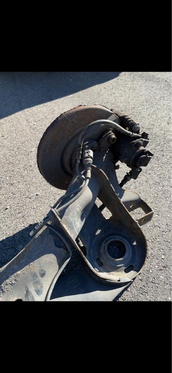Volkswagen Tutti pezzi di ricambio auto: VW Golf4, Jg 1998, 1.6 liter, Hinterachse – Usato da Mörschwil venduto da ers_k5cc