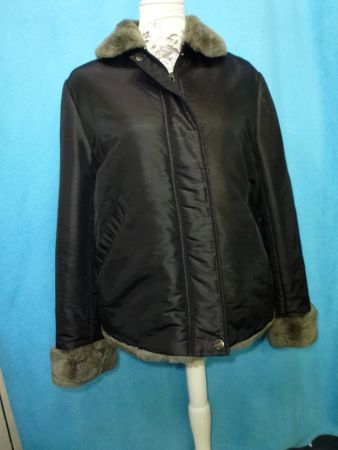 RODIER LEICHTE STEPPJACKE MIT KUNSTPELZ SCHWARZ NEUWERTIG