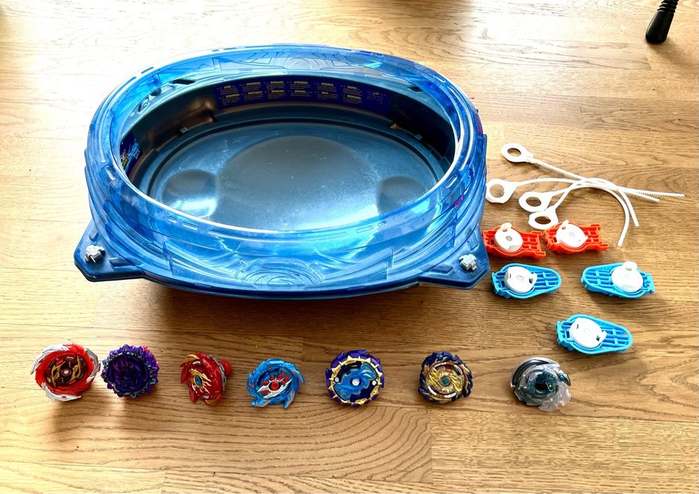 Beyblade Arena & 7 Beyblades | Kaufen auf Ricardo