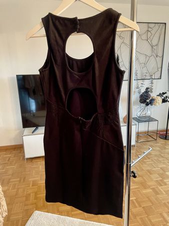 Schwarzes Kleid mit Rückenausschnitt Gr. S