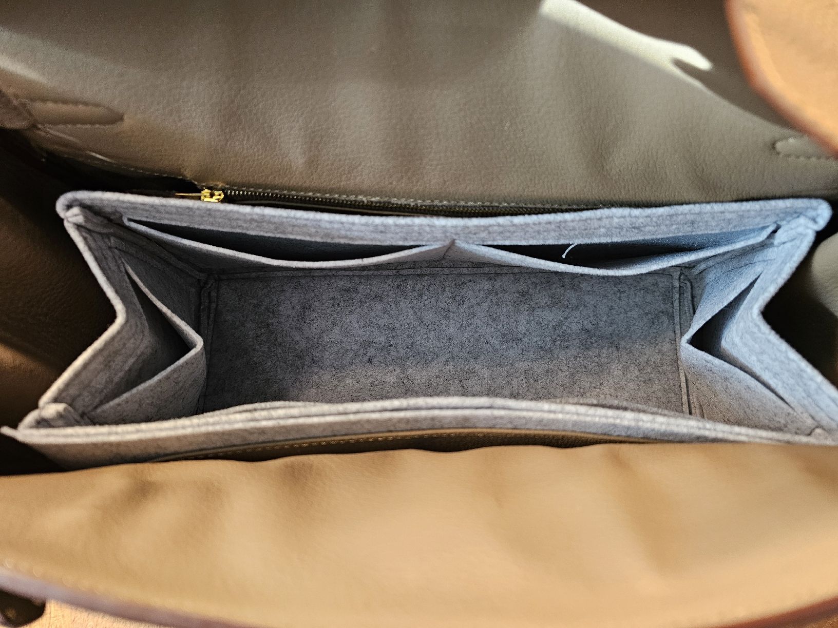 Taschen: Ledertasche 35cm – Neu (gemäss Beschreibung) aus Oberwil BL von 007re 7