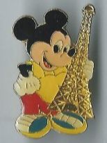 Plaketten & Abzeichen: Mickey Mouse mit Eiffelturm, Pin – Gebraucht aus Zürich von t24_de