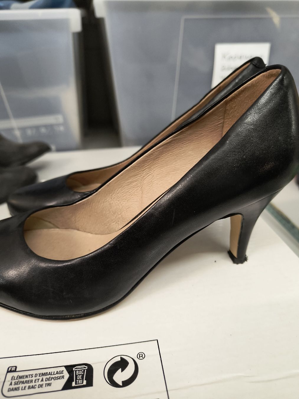 Scarpe da donna: Schwarze Leder Pumps, zeitlos elegant, Grösse 37 – Usato da Oberweningen venduto da Bumblebee2 3