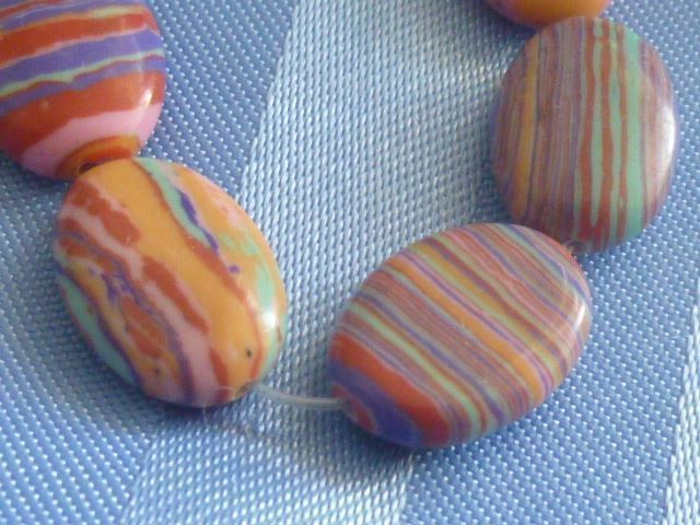 Perle (finte): 7 bunte Perlen in Regenbogenfarben – Nuovo e nell'imballaggio originale da Hinwil venduto da Glasperlen 1