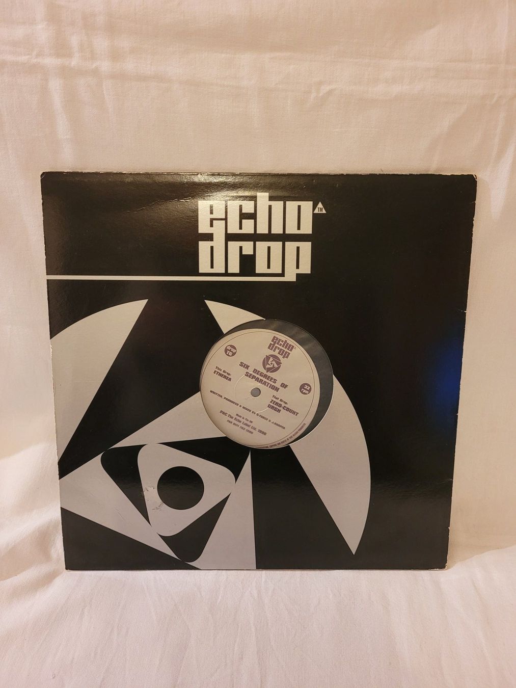 Schallplatten: Vinyle Echo Drop - Six Degrees of Separation - Rare! – Gebraucht aus La Chaux-de-Fonds von reu_kx5l