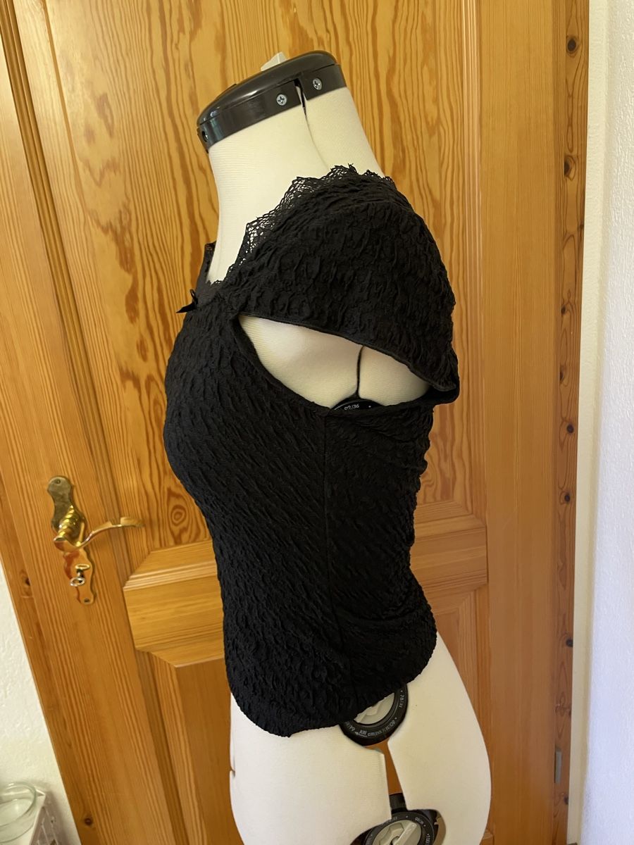 Top: Schwarzes Oberteil mit Spitze, Grösse XS – Nuovo (secondo la descrizione) da Dittingen venduto da nje_9nlt 2