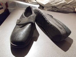 Halbschuhe Grösse 7 1/2, schwarz, feines