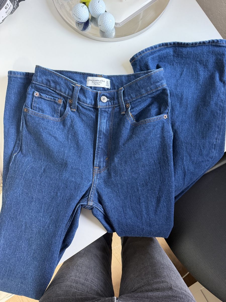 Abercrombie Jeans: Jeans Abercrombie & Fitch – Nuovo (secondo la descrizione) da Wolfhausen venduto da leaze
