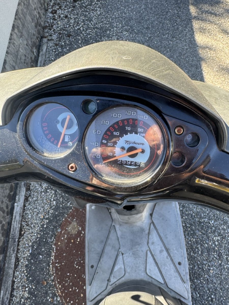 Piaggio Scooters: Piaggio New Typhoon M70 – Défectueux à Rickenbach SO par YvonneA02 4