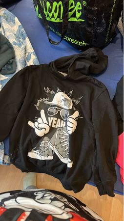 Schwarz Kapuzenpullover mit Print Grösse 116/122