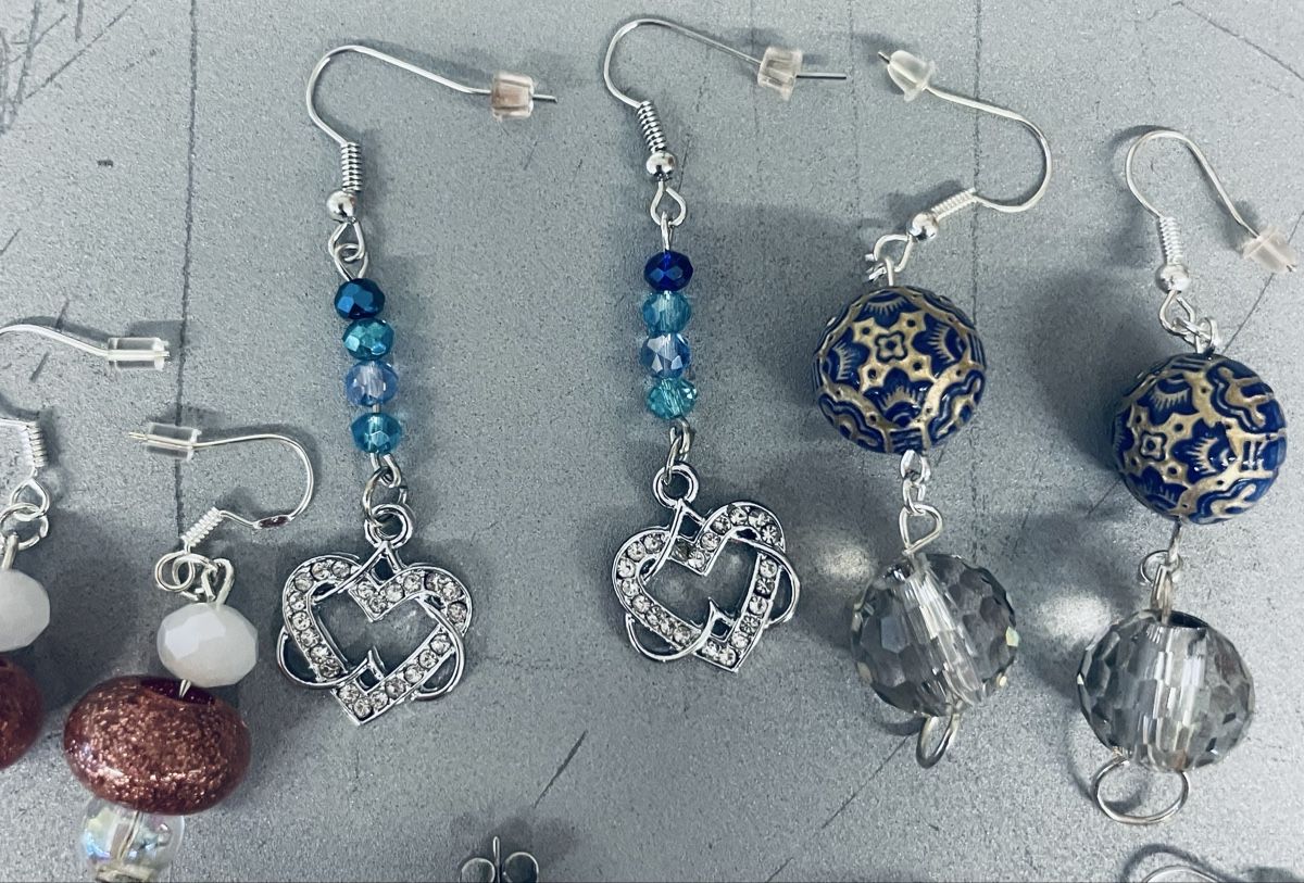 Orecchini pendenti & Orecchini a lobo: Set a 8 Ohrringe, Modeschmuck, – Nuovo e nell'imballaggio originale da Au ZH venduto da Jaggy4 4
