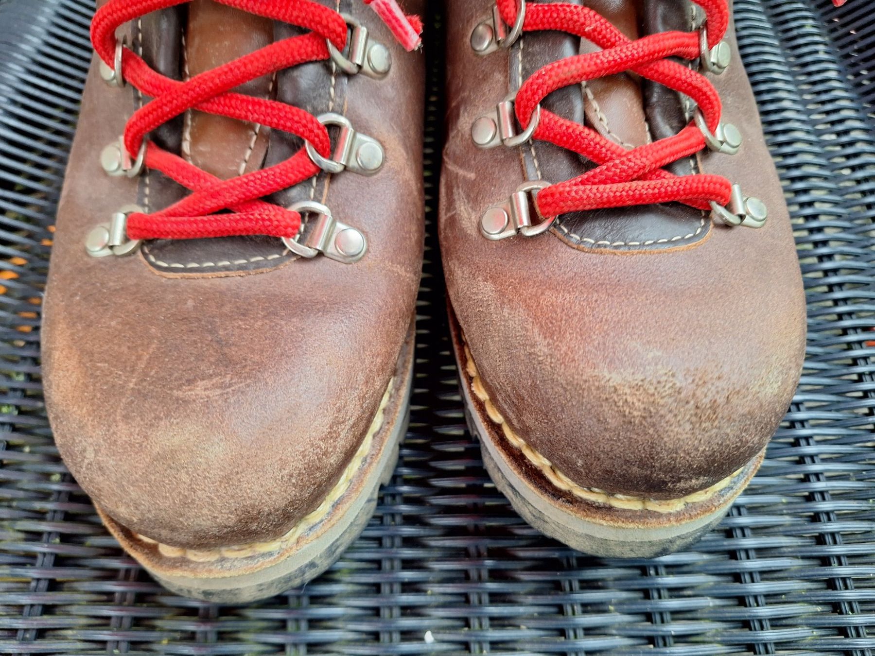 Scarpe da uomo: TITLIS LEDERWANDERSCHUHE VIBRAM GR 42 – Usato da Huttwil venduto da Kunterbuntli 1