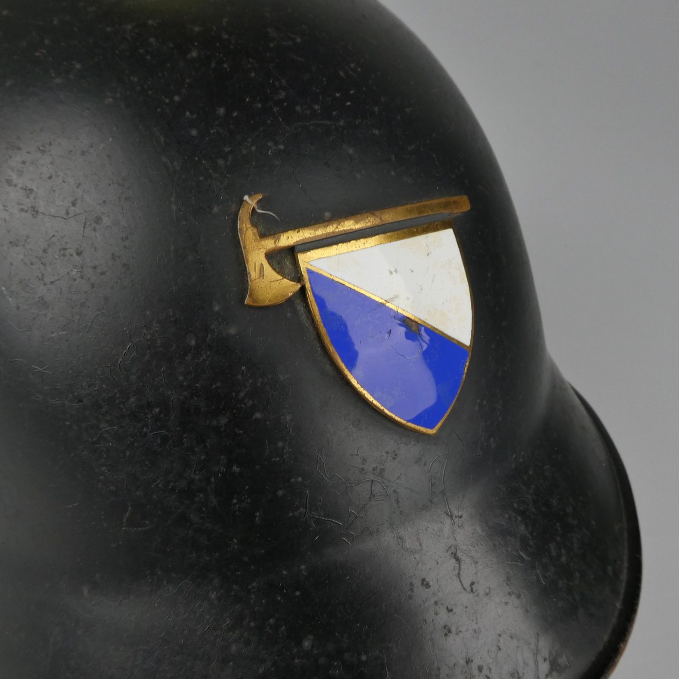 Feuerwehr: Schweizer Feuerwehr-Stahlhelm – Gebraucht aus Volketswil von brockipfannenstil 6