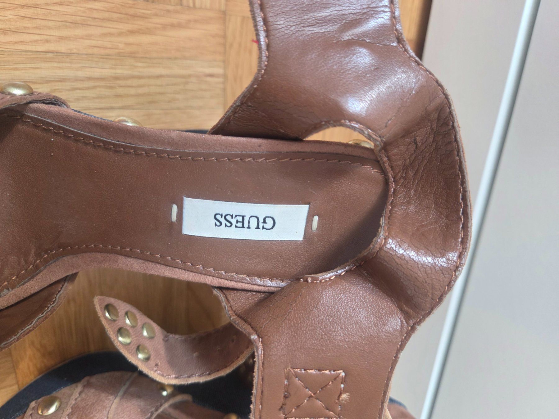 Scarpe da donna: Guess Keilsandalen, braun, Gr. 35 – Usato da Regensdorf venduto da sar_895z 3