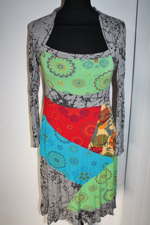 Robe Desigual Taille M / 38 – Noire Et Blanche – Évasée – Longueur 107 Cm – Femme