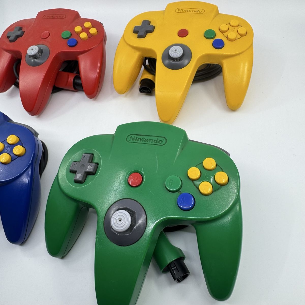 Nintendo Controller: 4 Original Nintendo 64 Controller – Gebraucht aus Herisau von Seyashop1 1