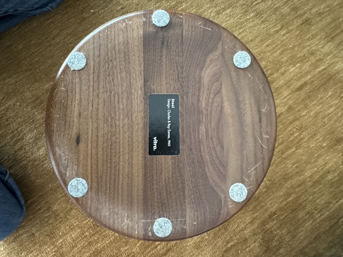 Vitra Hocker: Vitra Walnut stool – Gebraucht aus Zürich von Miguel-Zurich 1