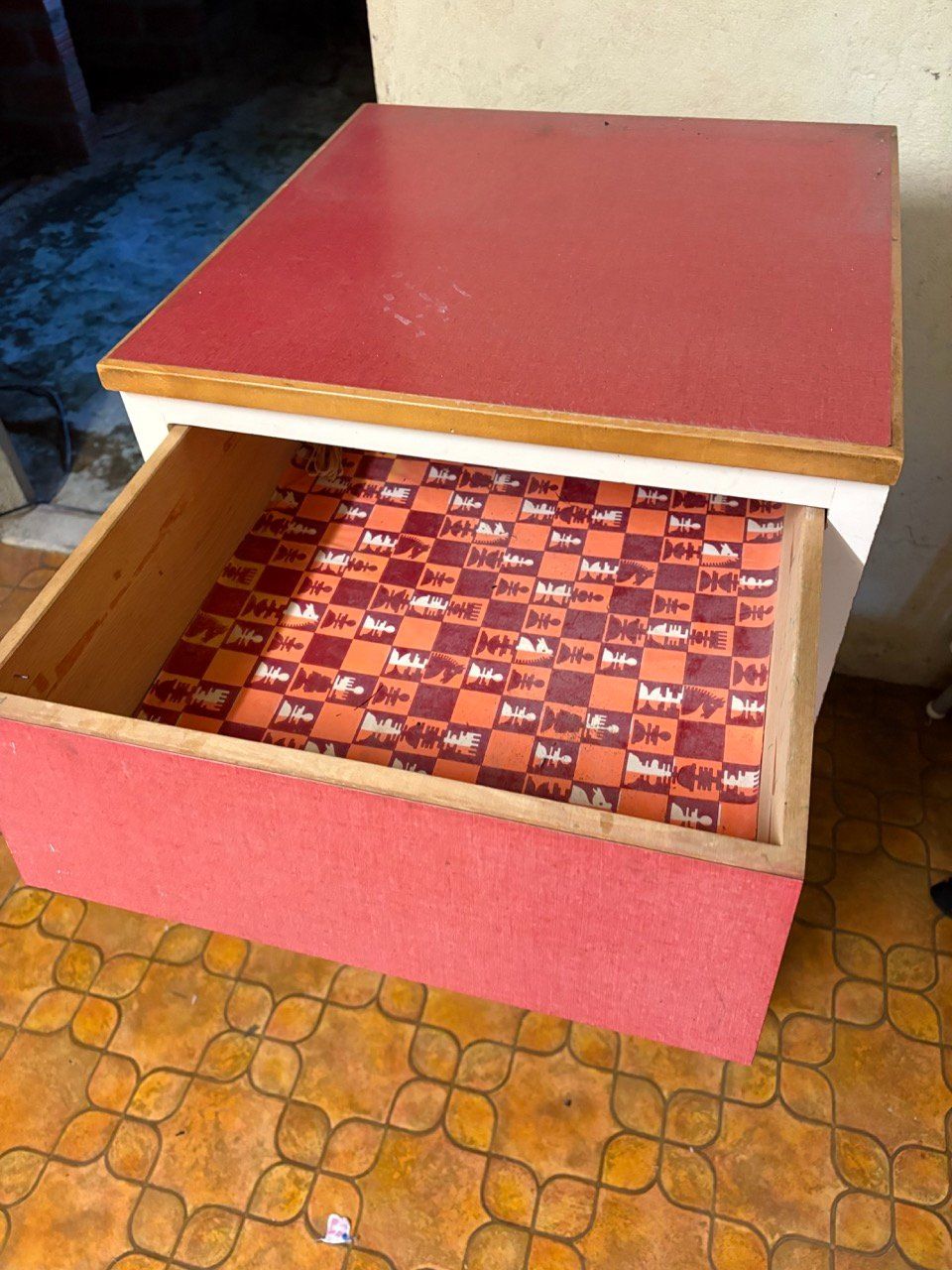 Commodes: Kommode weiss/rot mit 5 Schubladen Vintage – D'occasion à Ins par ab_80 1