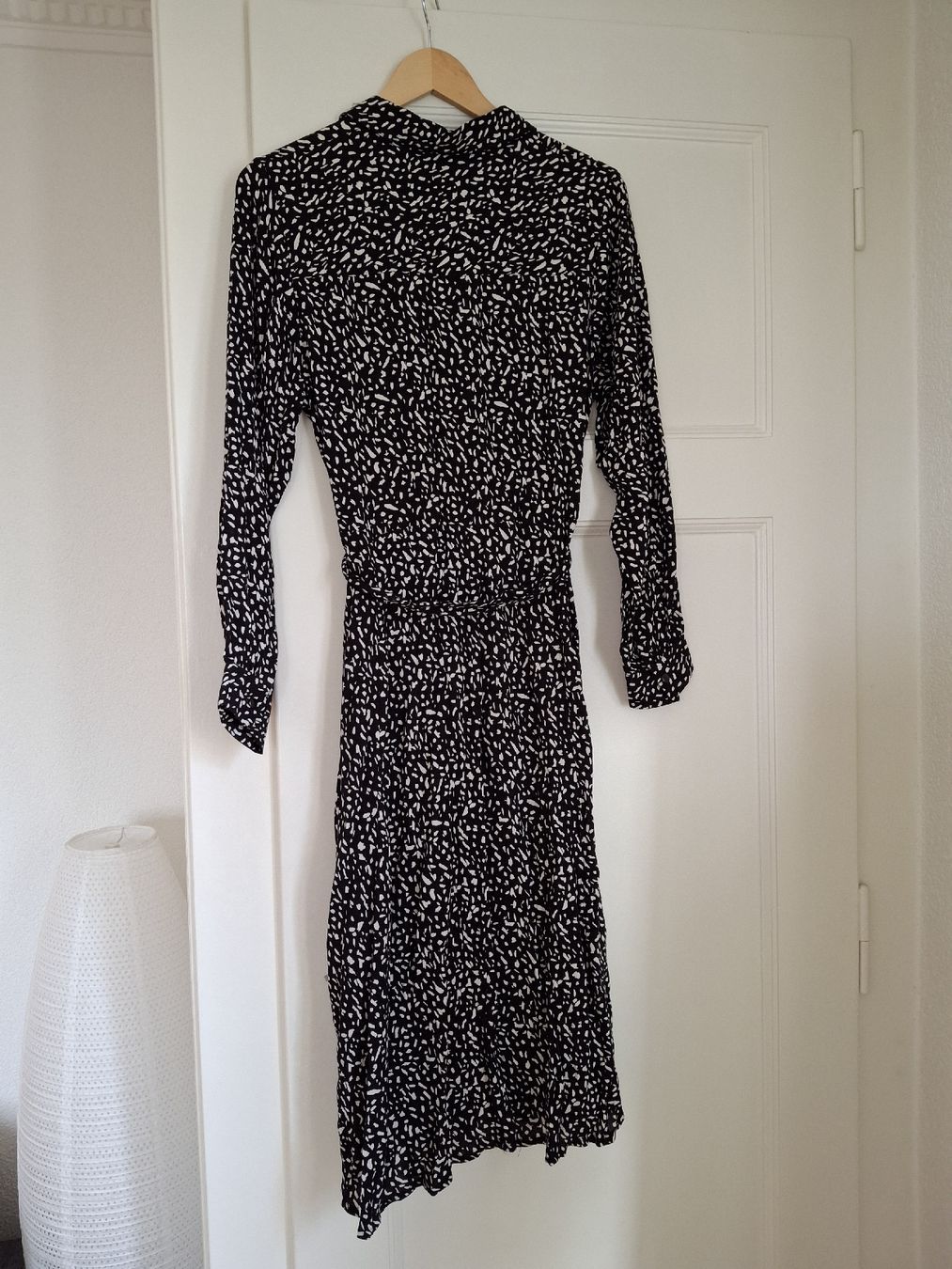 Vestiti: Robe noire et blanche 100% viscose M – Nuovo e nell'imballaggio originale da Lausanne venduto da Cognitia 2