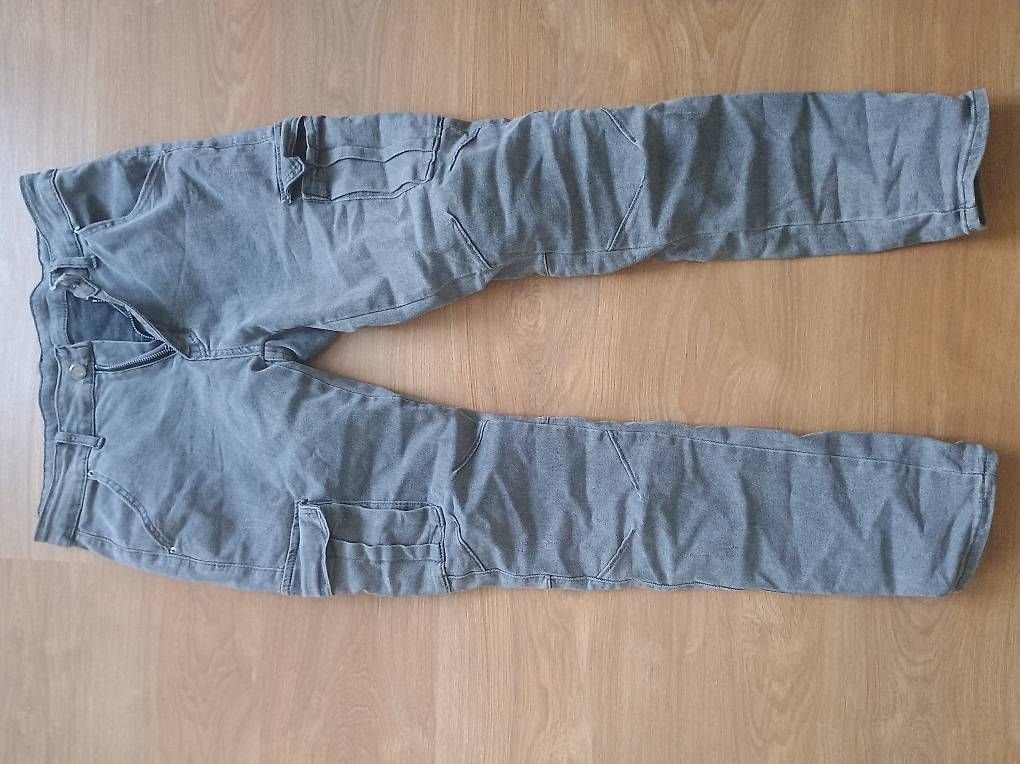 Jeans: Cargo jeans Grösse S – Usato da Huttwil venduto da Userabcde