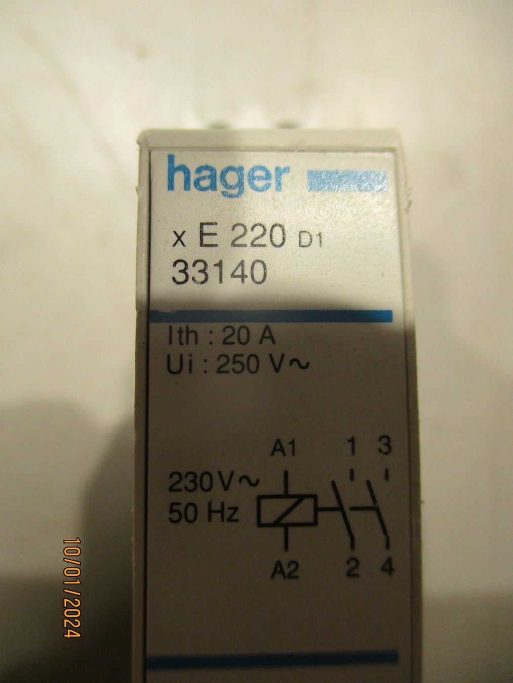 Hager Interruttori: HAGER E220 33140 20A – Usato da Langnau i. E. venduto da Superseven69 2