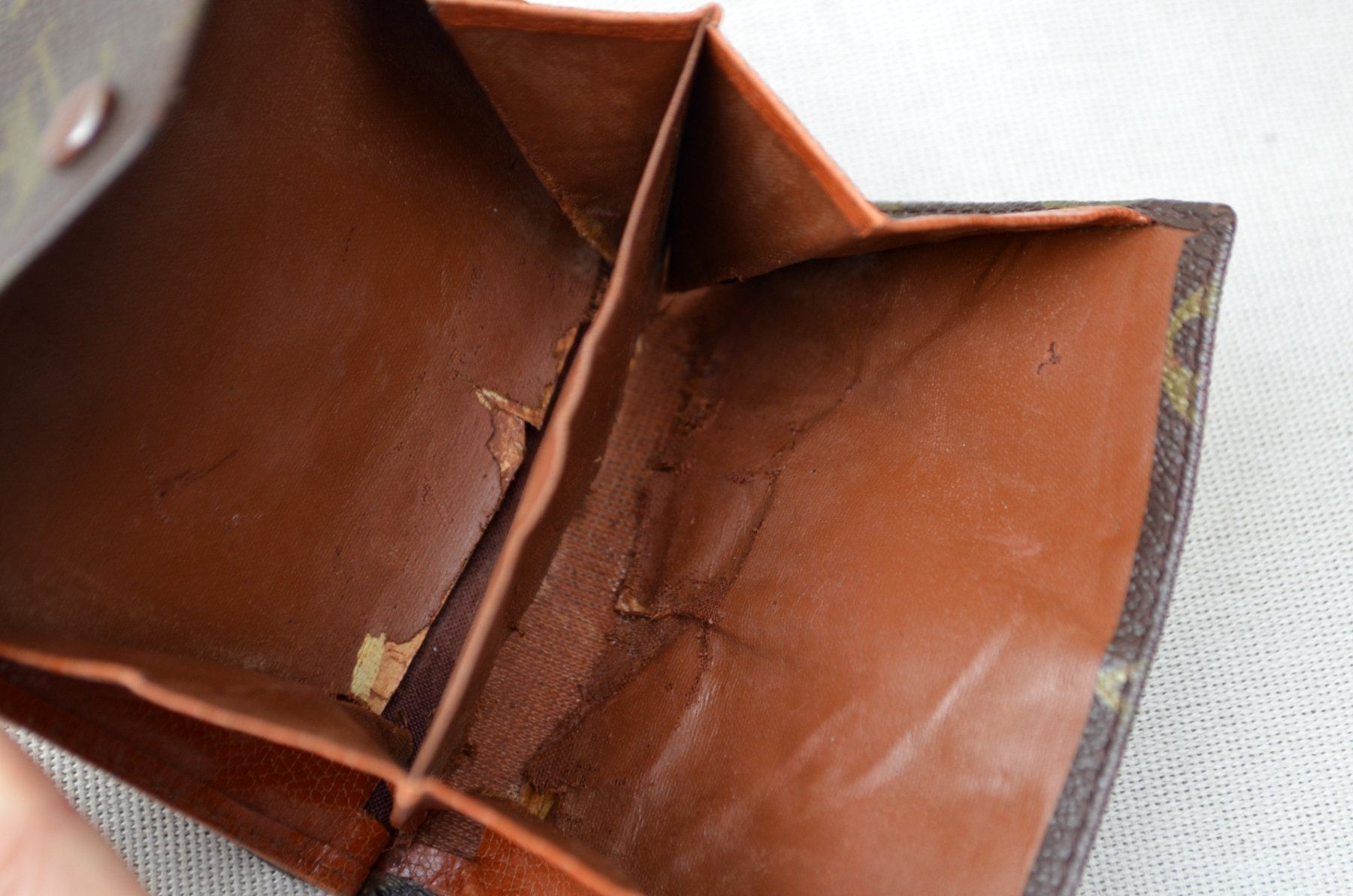 Louis Vuitton Portefeuilles: Louis Vuitton Portefeuille – Défectueux à Collonges par arashee 8