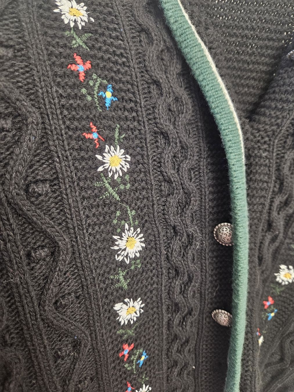 Vestes: Strickjacke Oktoberfest – D'occasion à Dübendorf par dancer90 1