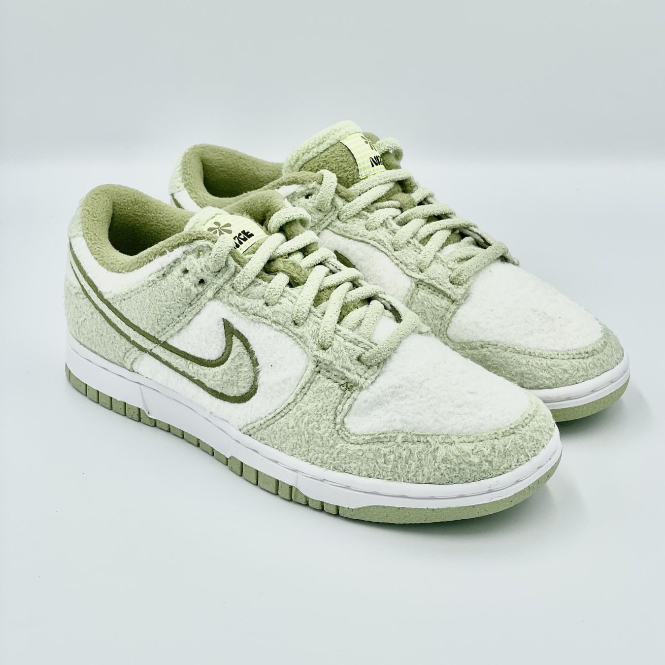 Nike Scarpe da donna: Nike Dunk Low Fleece Pack Honeydew EU 37.5 – Nuovo e nell'imballaggio originale da Erlinsbach venduto da sasneakers