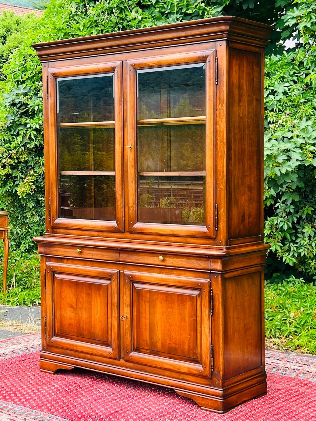 Vetrine: Biedermeier Vitrine Stilmöbel Schrank SELVA Nussbaum – Usato da Gemünden venduto da GEUENWALD 2